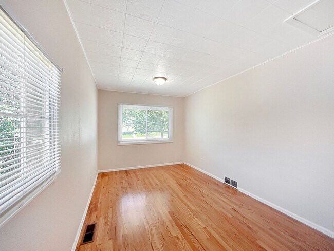 Building Photo - $0 DEPOSIT OPTION! UNIVERSITY PARK/DU, BEAUTIFUL RANCH HOME, 3 CAR GARAGE, HARDWOOD FLOORS, SOLAR...
