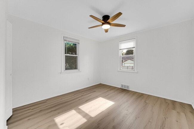 Building Photo - 2 Bedroom 1 Bathroom House for Rent!