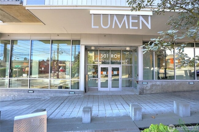 Building Photo - Unique 1 bed/1bath, 200 sqft patio, 2 parking spaces, high end finishes.