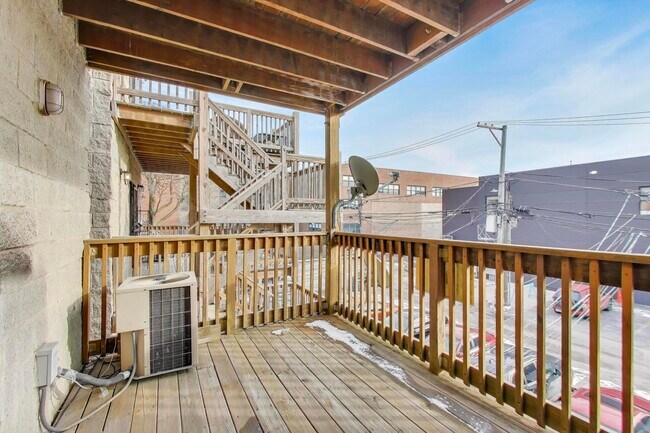 Building Photo - 1423 W Cortez St