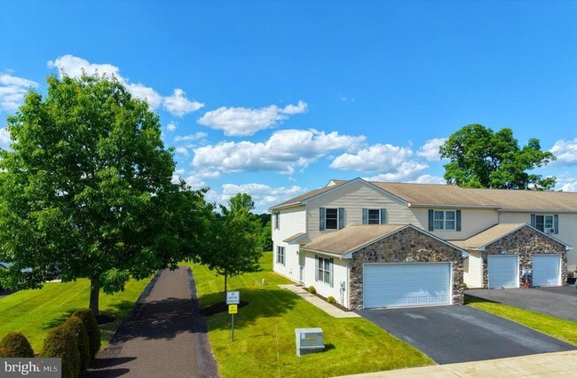Building Photo - 2521 Emerald Ln