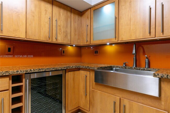 Building Photo - 3500 Mystic Pointe Dr