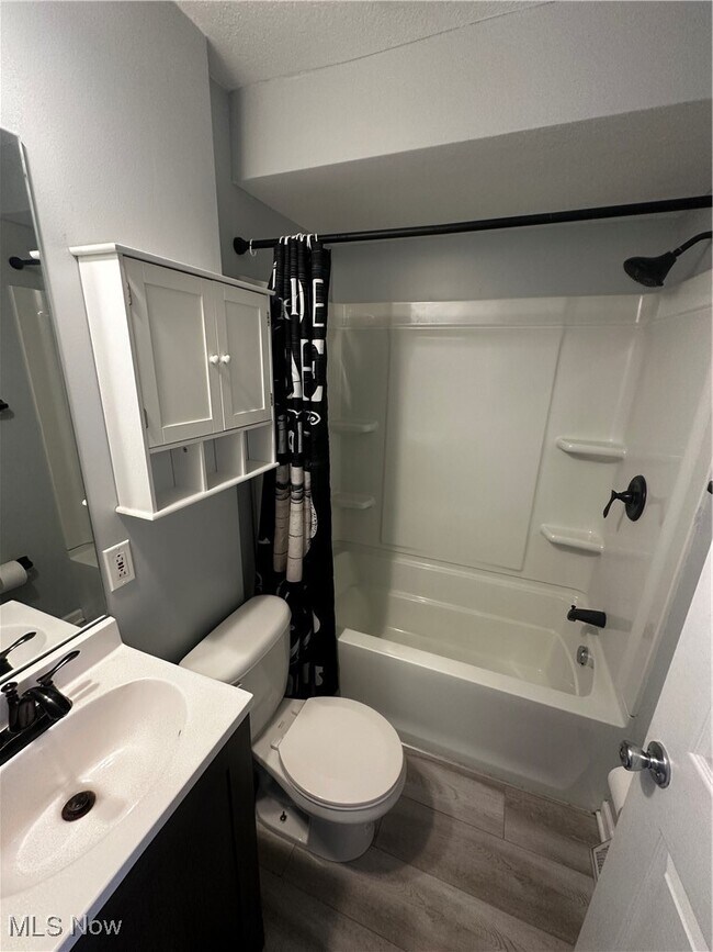 Building Photo - 673 Tallkron Dr