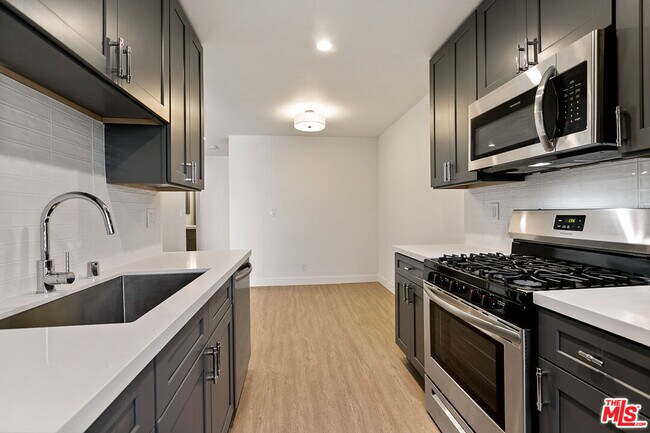 Building Photo - 3314 Mentone Ave