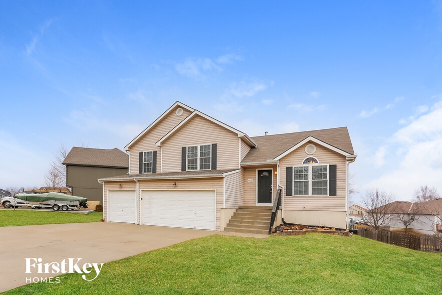 Building Photo - 912 E Madelyn Dr