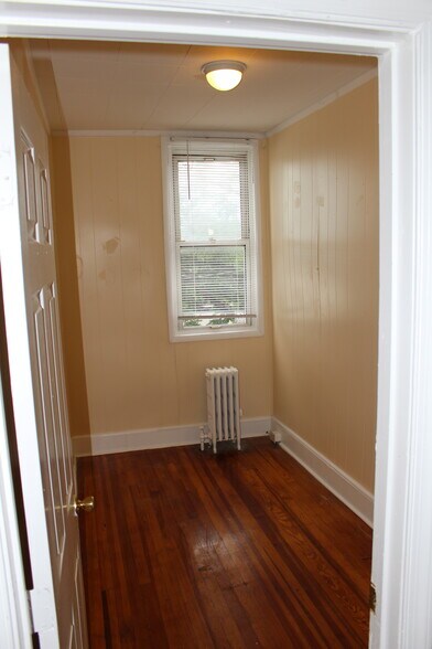 Building Photo - 2817 Sunset Dr