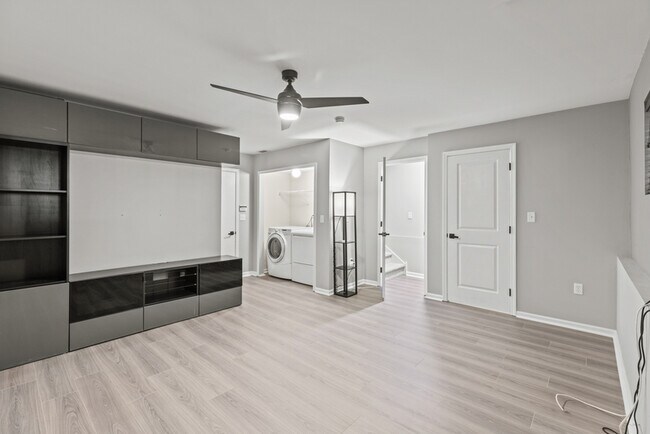 Building Photo - 36 S Poplar St