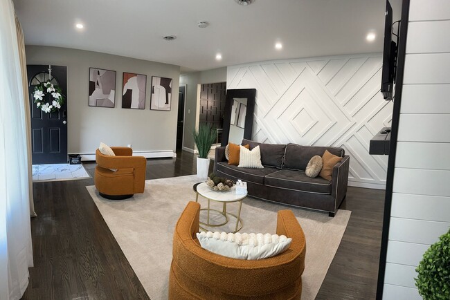 Building Photo - Beautifully Renovated, Modern 3 bedroom 2....