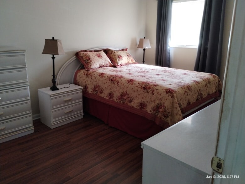 Building Photo - 401 Monroe Ave