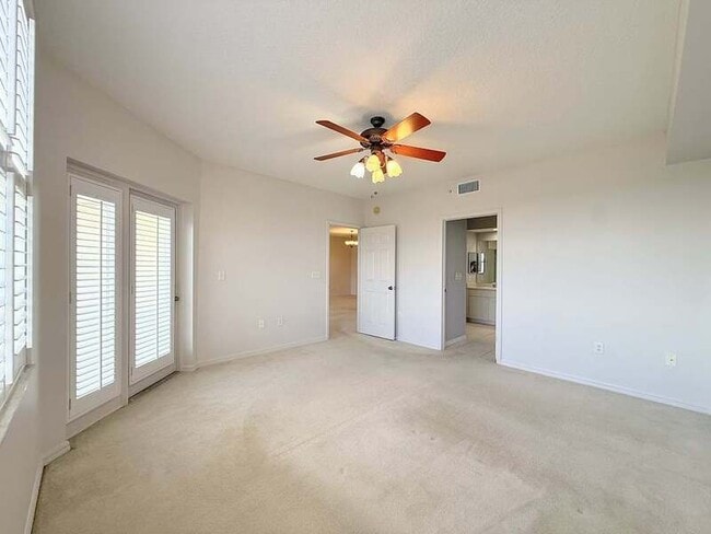 Building Photo - 1200 Country Club Dr