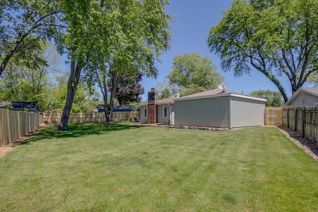 Building Photo - 523 Hawley Ct