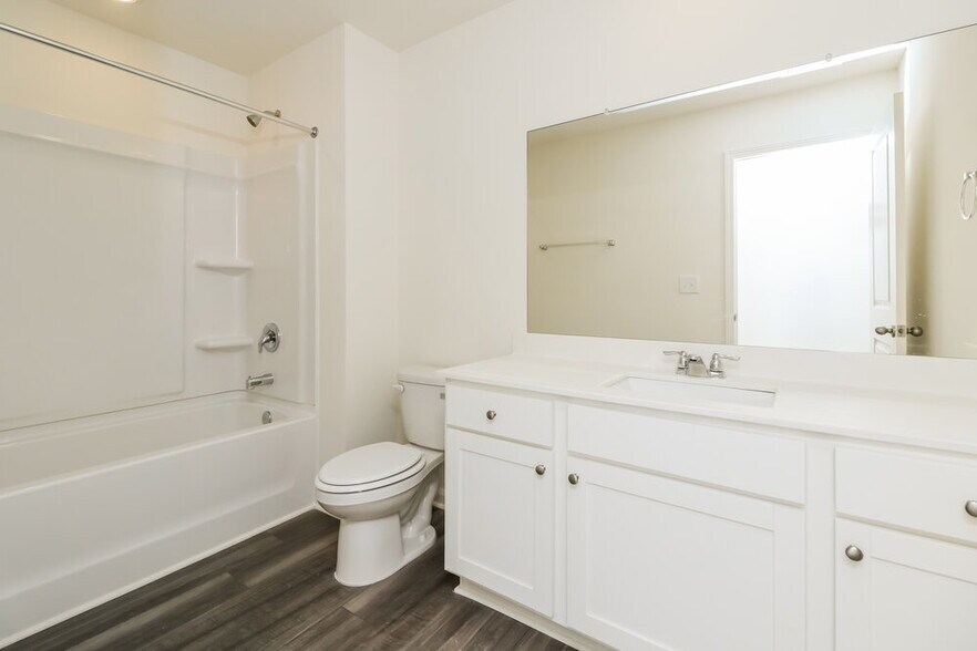 Building Photo - 7615 Saffron Ave