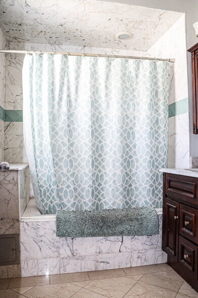 Building Photo - 36 Lancaster St