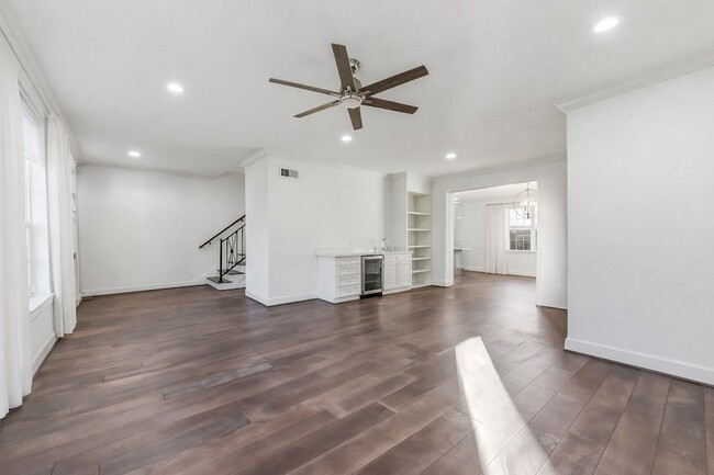 Building Photo - 7505 Brompton St