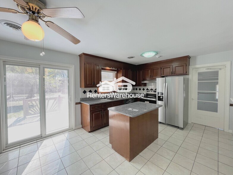 Building Photo - 712 Woodstock Rd