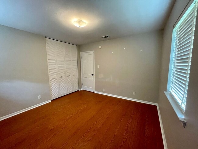 Building Photo - 6510 Daisy Dr