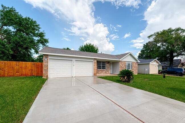 Building Photo - 8619 Valley Meadow Dr