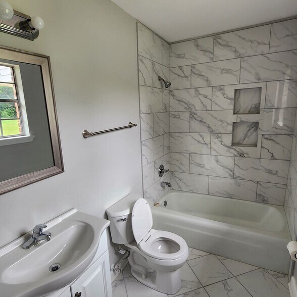 Building Photo - 4765 Covington Pike