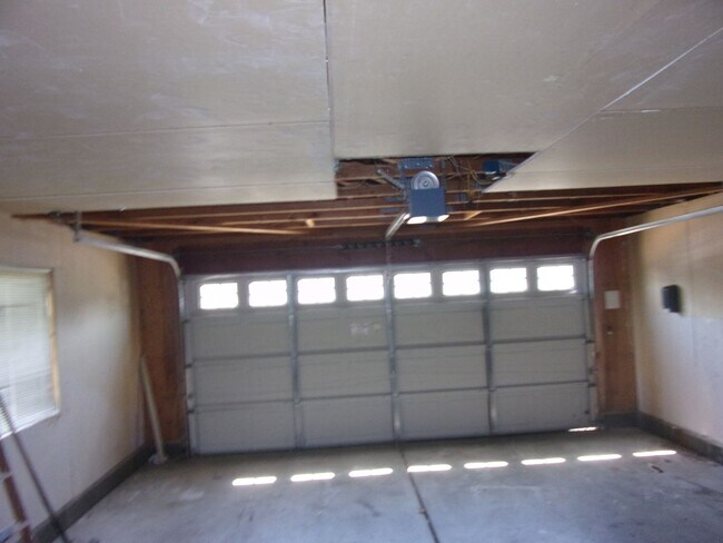 Building Photo - 1609 Paseo Flores Dr