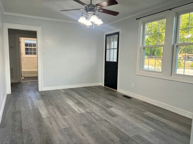 Building Photo - 2026 Morningside Dr