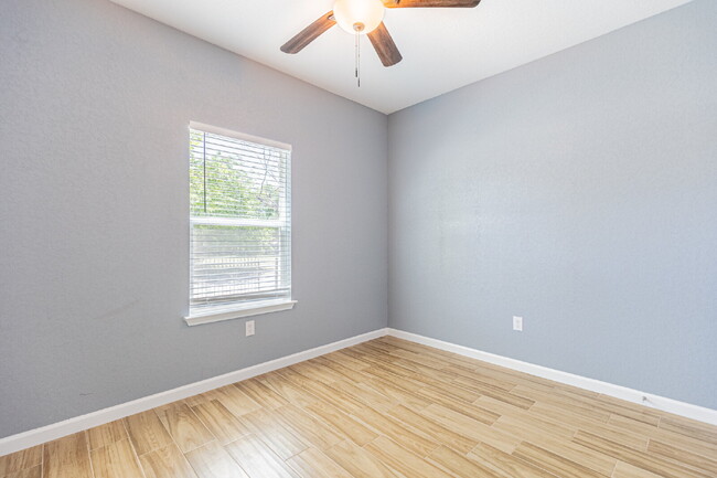 Building Photo - 479 Corliss