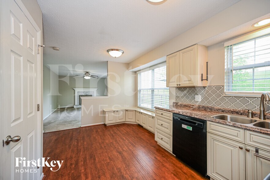 Building Photo - 5328 Orchard Dr