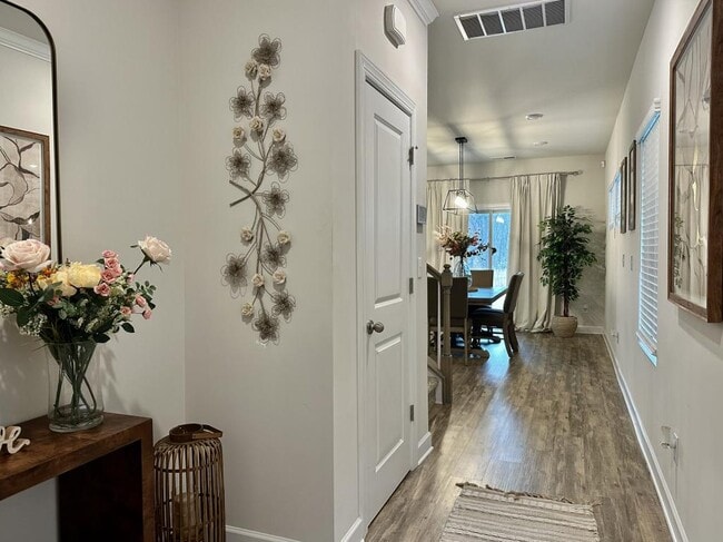 Building Photo - 6212 Hailstone Rd