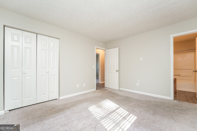 Building Photo - 5591 Spg Hl Bnd