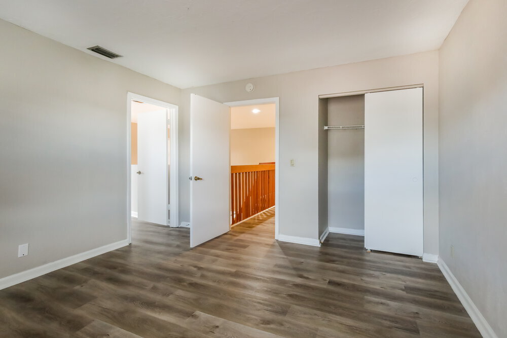 Building Photo - 578 Lakeside Cir