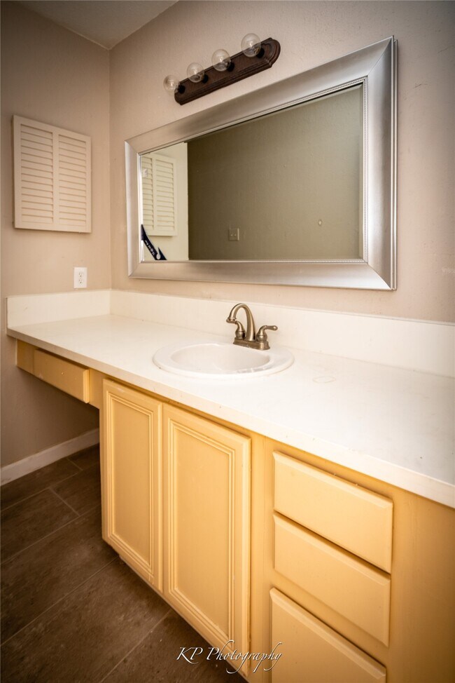 Building Photo - 12500 Sandpiper Dr