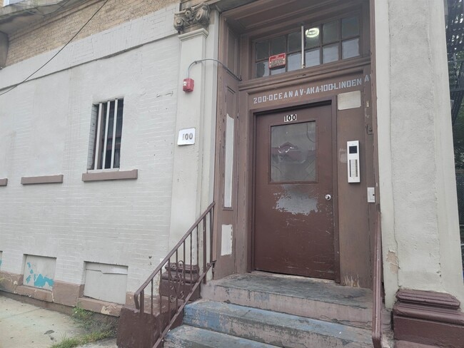 Building Photo - 100 Linden Ave