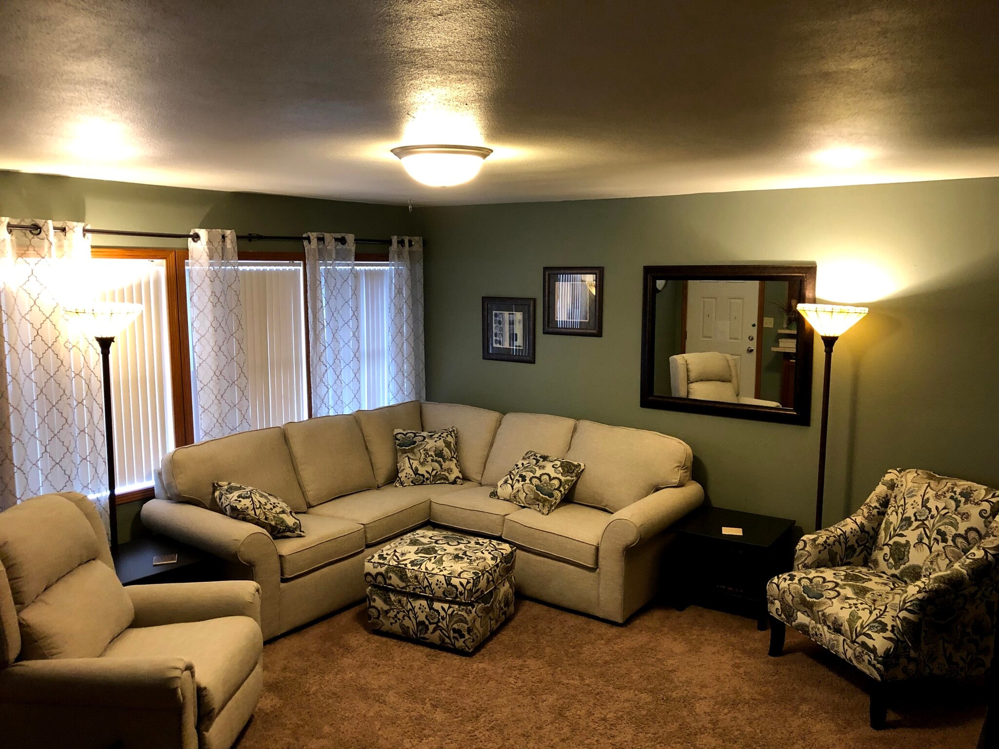 Large living room - 2037 S Main St