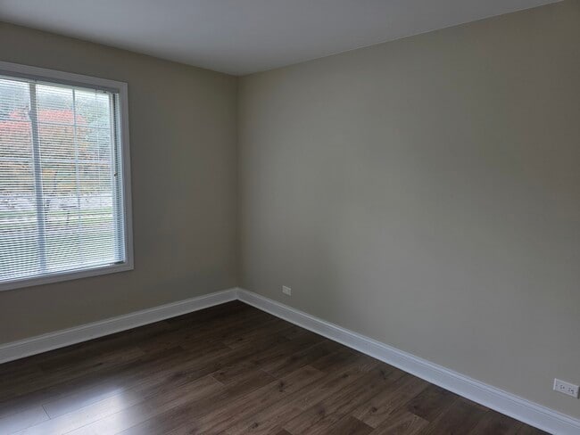 Building Photo - 1545 Thornfield Ln