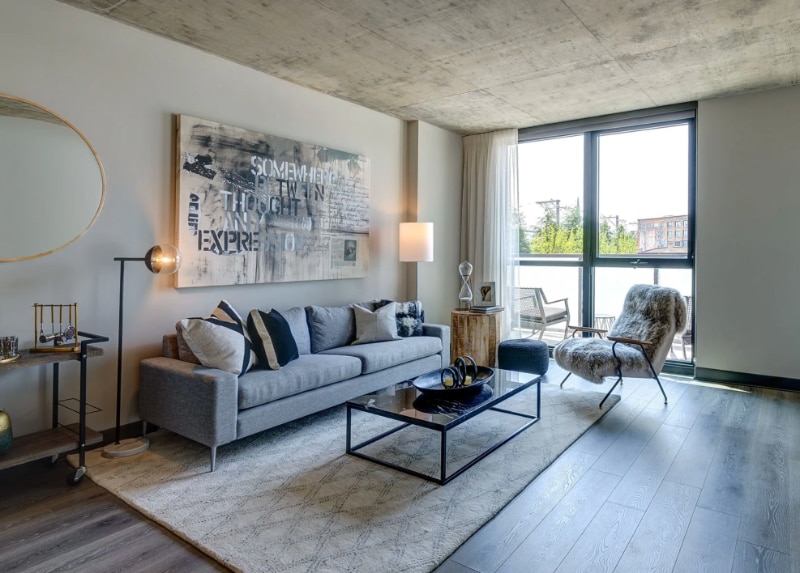 Building Photo - 1333 W Lake St