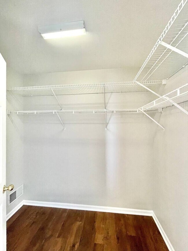 Building Photo - 602 Pearces Ford Rd