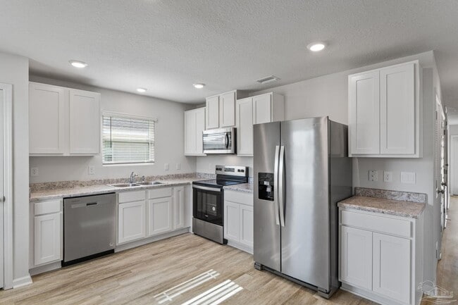 Building Photo - 6222 June Bug Dr