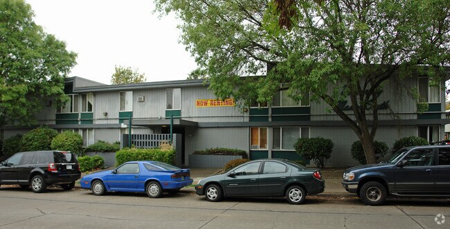 Primary Photo - University Manor