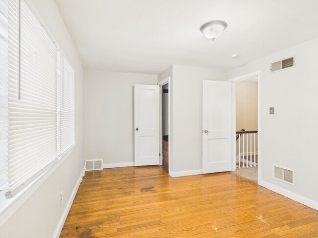 Building Photo - 3 Bedroom House in Harrisburg
