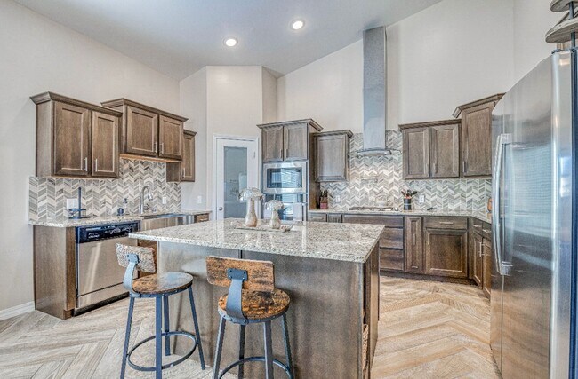 Building Photo - Eastside area for  Short or Long Term Rental(Completely Furnished) Beautiful 4 bed/2.5 baths