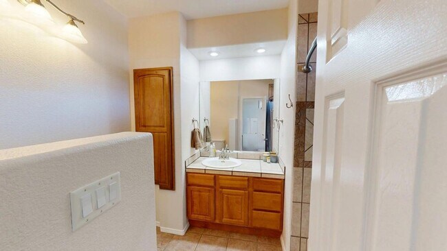 Building Photo - 3-Bedroom/2.5-Bathroom in Alamogordo, NM