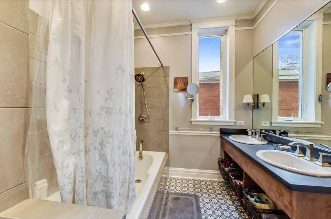Upsatirs bathroom - 719 S Claremont Ave