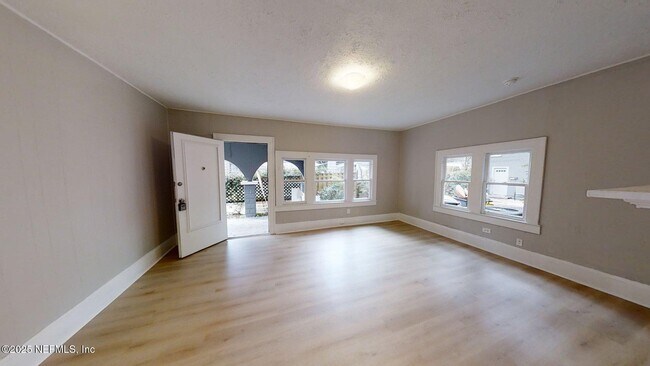 Building Photo - 1412 Ingleside Ave