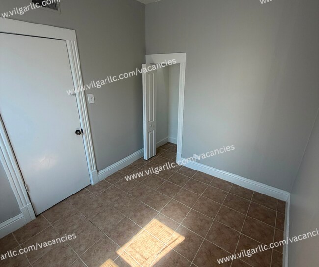 Building Photo - 5634 Claude Ave