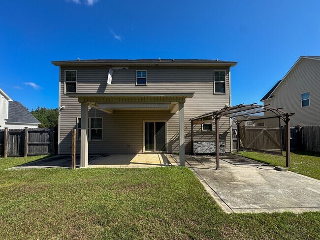 Building Photo - Stunning 4 Bed 2.5 Bath Raeford Home