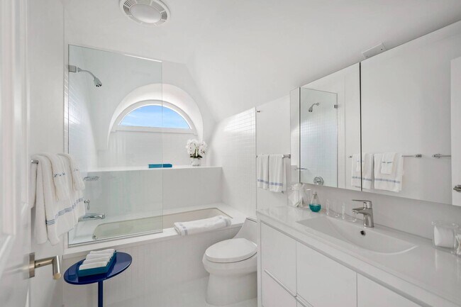 Building Photo - 64 West End Rd