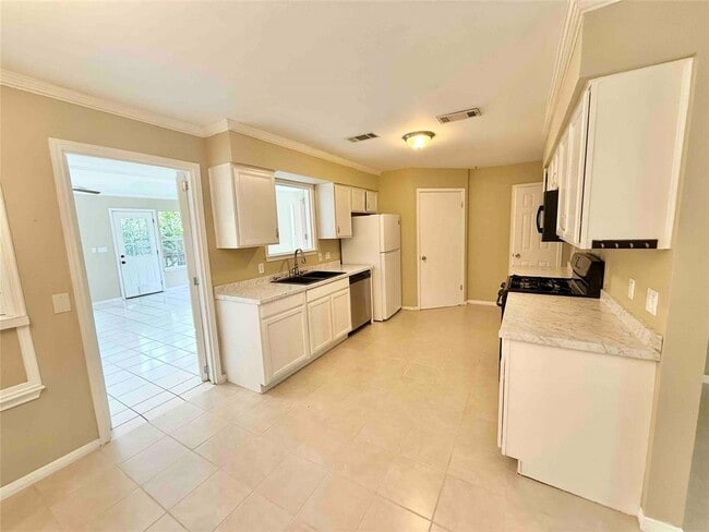 Building Photo - 502 Dewberry Dr