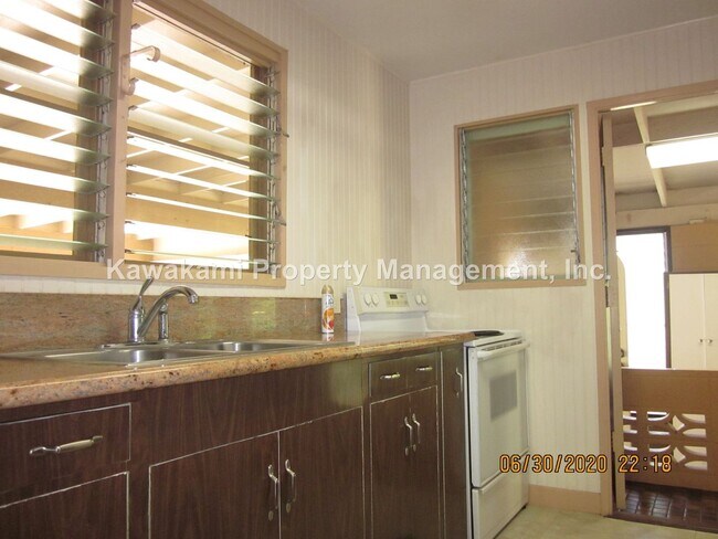 Building Photo - Very Spacious, Well Maintained, Hidden Gem...