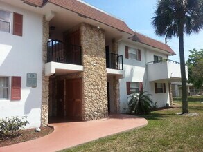 Building Photo - Great  2 Bedroom Udpated Unit!