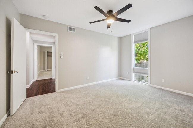 Building Photo - 5242 Memorial Dr