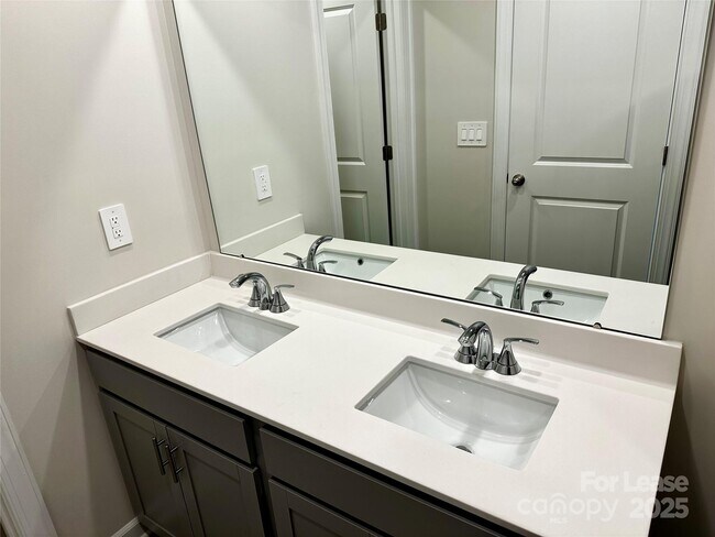 Building Photo - 6126 Starview Ter